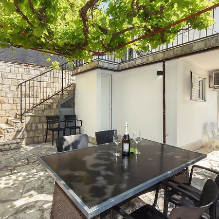 Family House Grey Daire Duboka Dış mekan fotoğraf