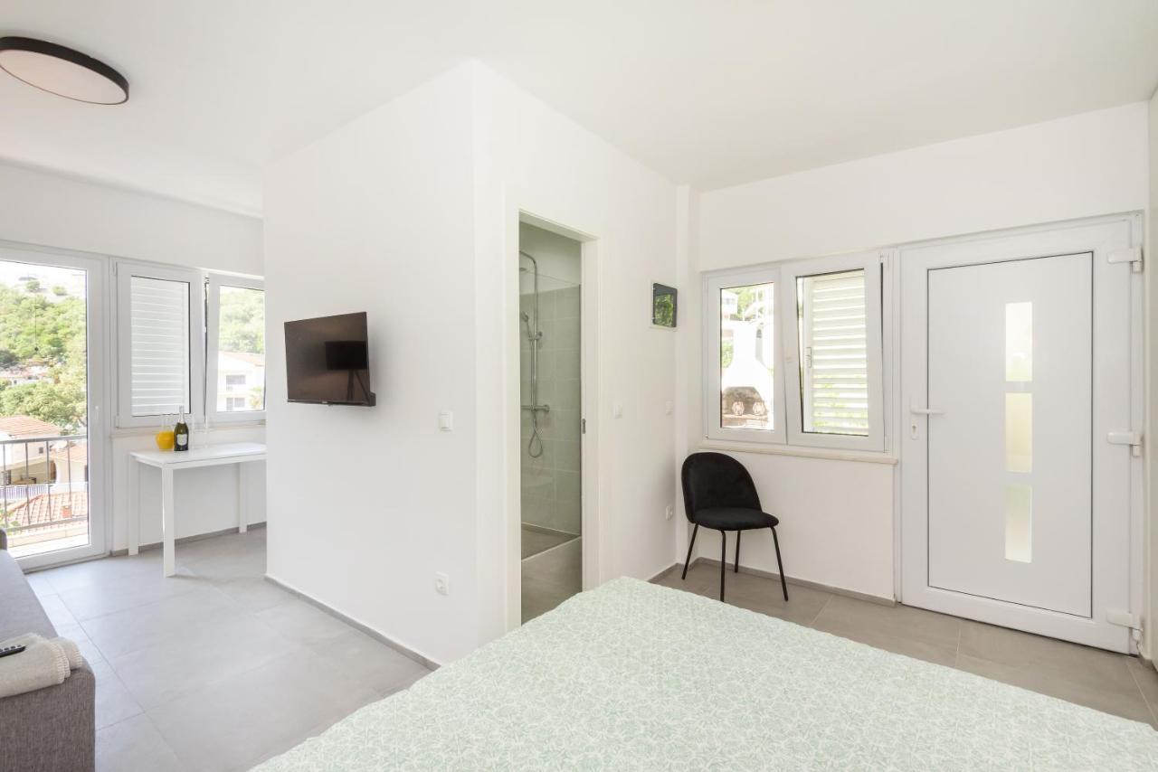 Family House Grey Daire Duboka Dış mekan fotoğraf