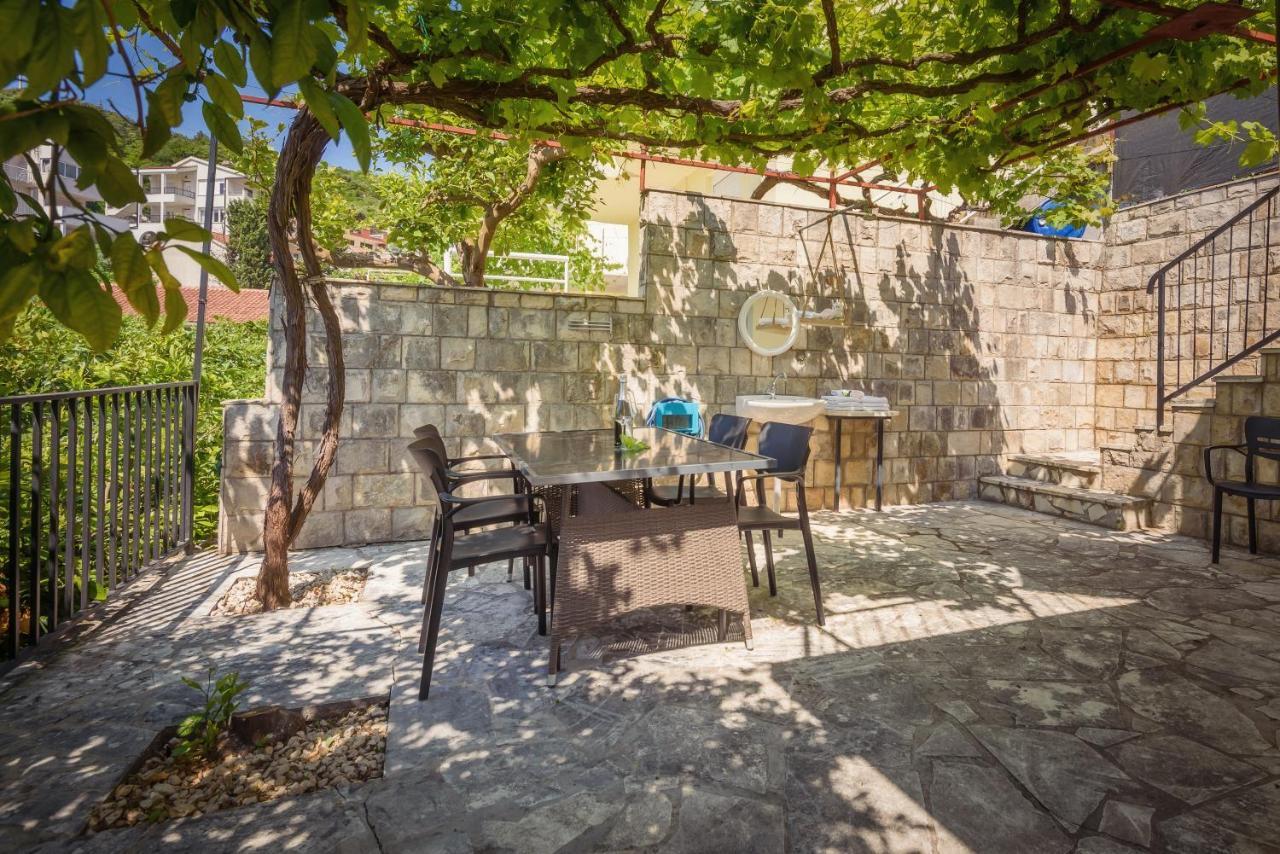 Family House Grey Daire Duboka Dış mekan fotoğraf