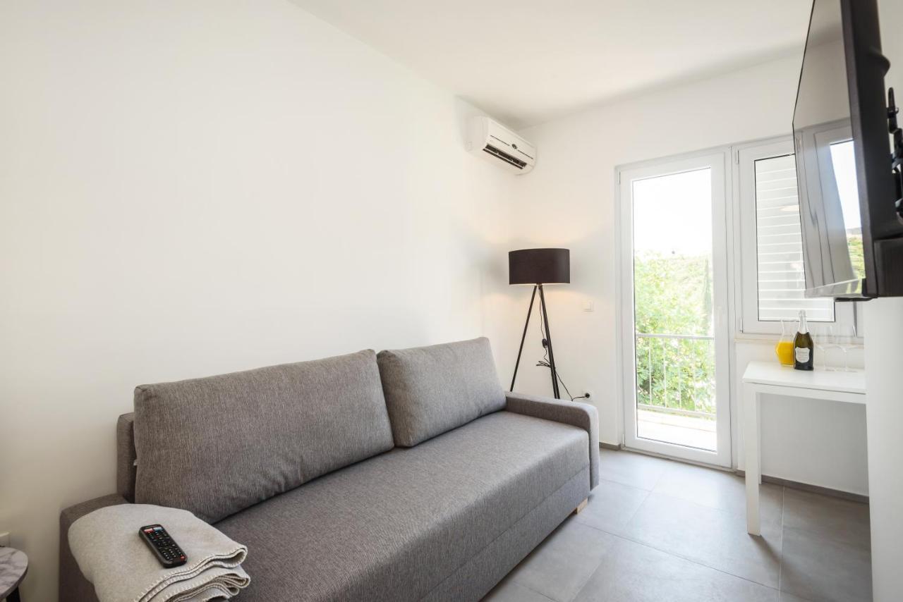 Family House Grey Daire Duboka Dış mekan fotoğraf