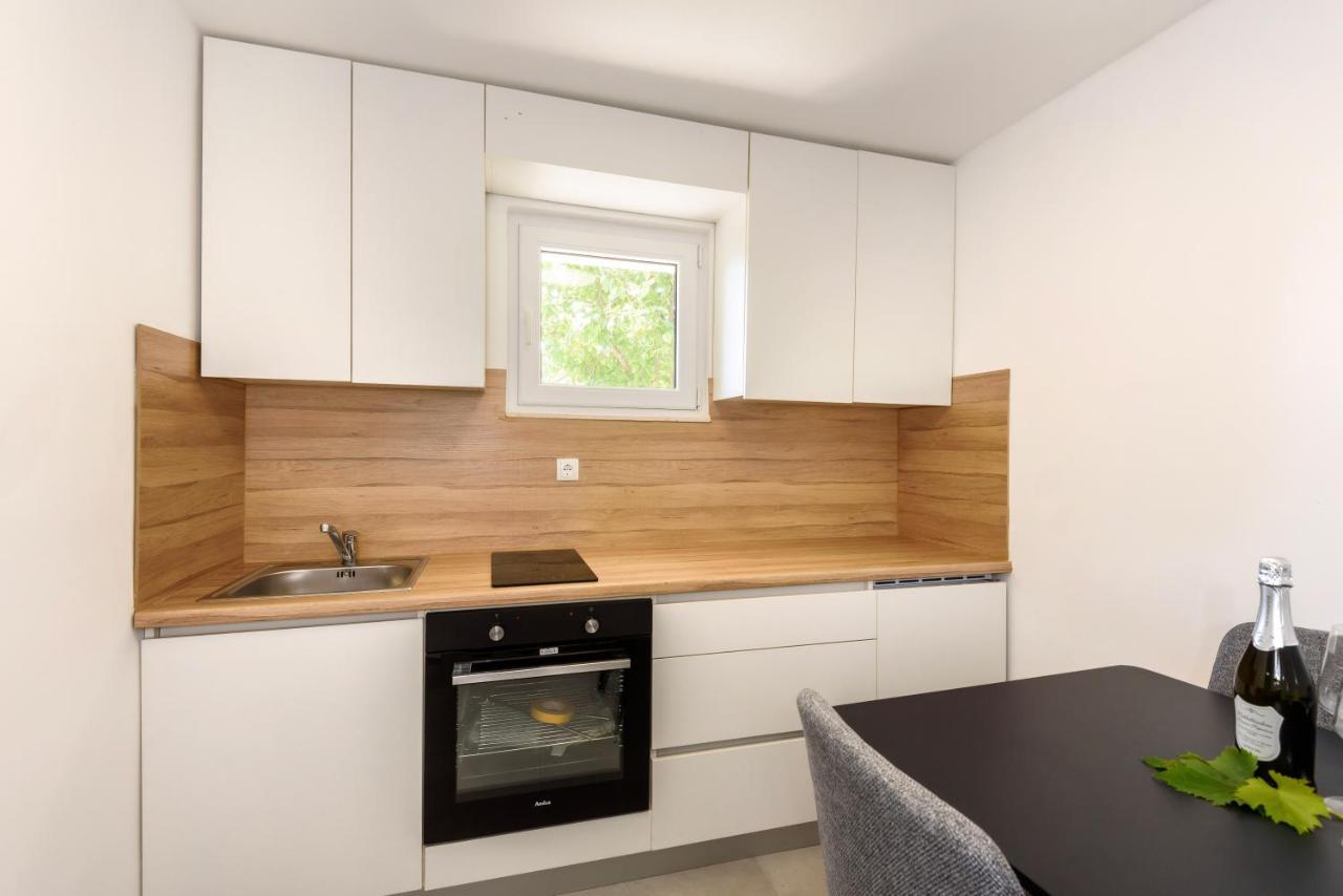 Family House Grey Daire Duboka Dış mekan fotoğraf