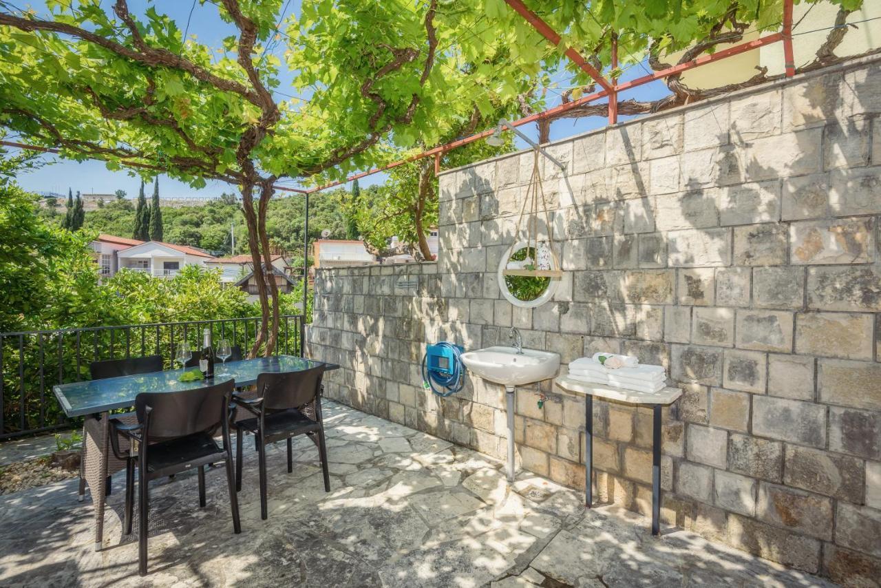 Family House Grey Daire Duboka Dış mekan fotoğraf