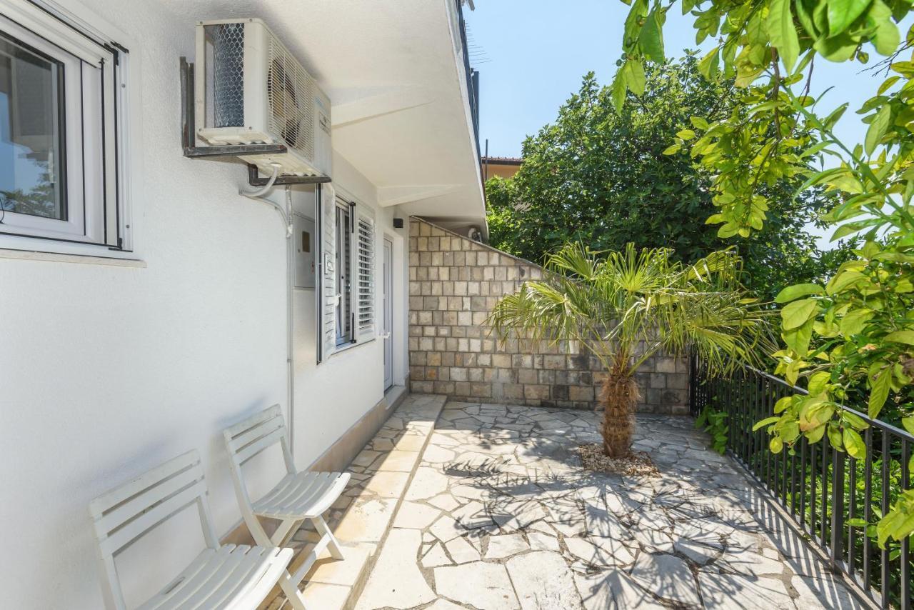 Family House Grey Daire Duboka Dış mekan fotoğraf