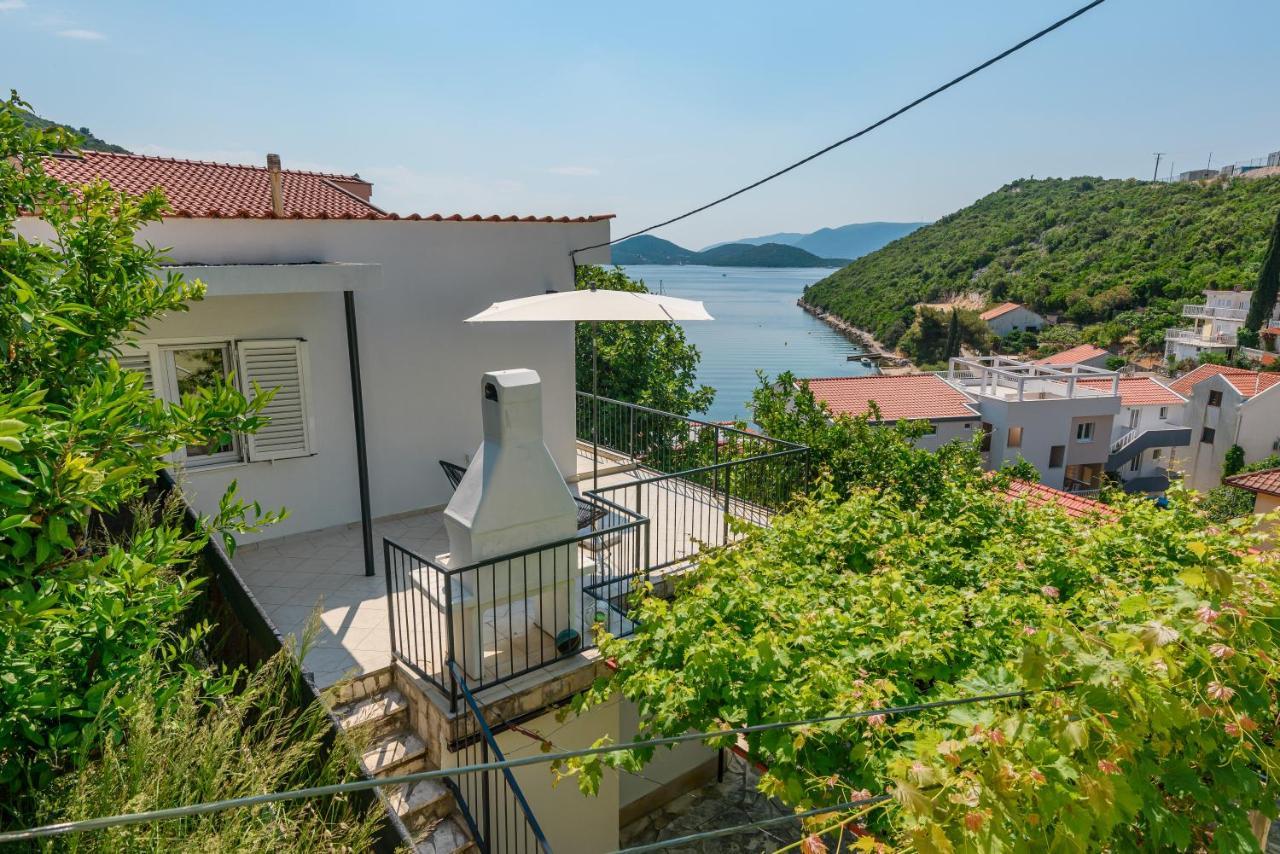 Family House Grey Daire Duboka Dış mekan fotoğraf
